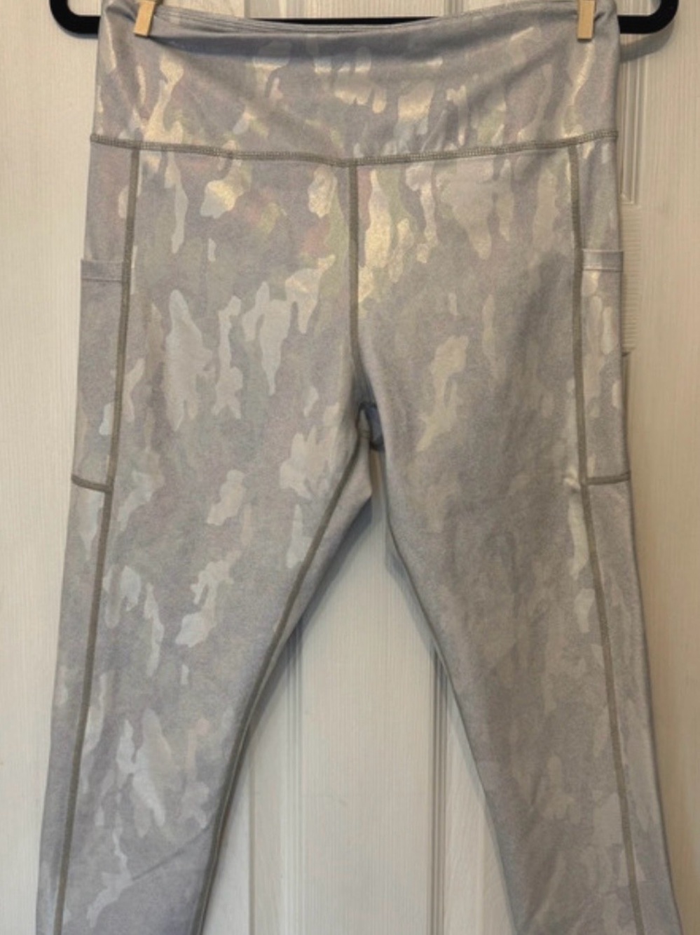Zyia Active White Mermaid Camo Crop Leggings with Side Pockets